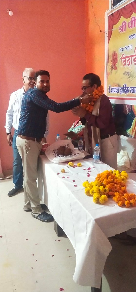 rohitggwl's tweet photo. आज हमारे मध्यांचल ग्रामीण बैंक भौंती ब्रांच मैनेजर श्री पी सी जैन सर की सेवानिवृत्ति पर बधाई!
आपने अपने करियर में बहुत कुछ हासिल किया है,
निवृत्ति का दिन है आज,आपका सम्मान है आज।आपने बहुत मेहनत की है,अब आराम करने का समय है।
धन्यवाद 
Rohit G Madhyanchal Gramin Bank https://t.co/LH1KyU1YpQ