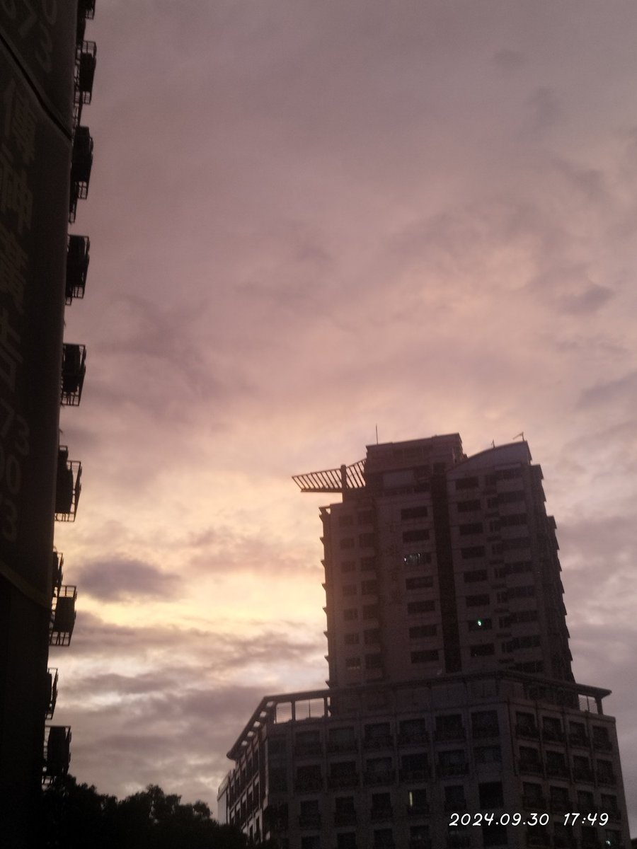 chen_xiao_1's tweet photo. 風中行走的女子 瘋子 學到了
#風景 #傍晚 https://t.co/8bfPPzyVkG