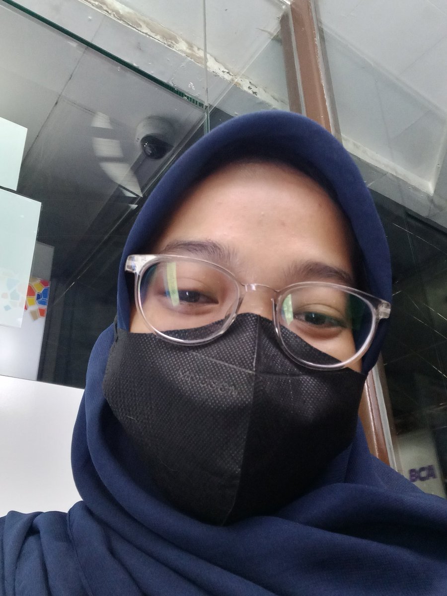 atulatit's tweet photo. Home Sweet Loan, tolong banget ini nanginya sampe hidung mampet, pusing 😭😭😭😭
Ada kali setengah film nangis mulu huhuhu. Latar belakang kisahnya tuh relate sama banyak orang, terutama buat tulang punggung. Belum lagi konflik keluarganya yang indonesia banget. Top lah pokoknya https://t.co/jIHCSUOA25