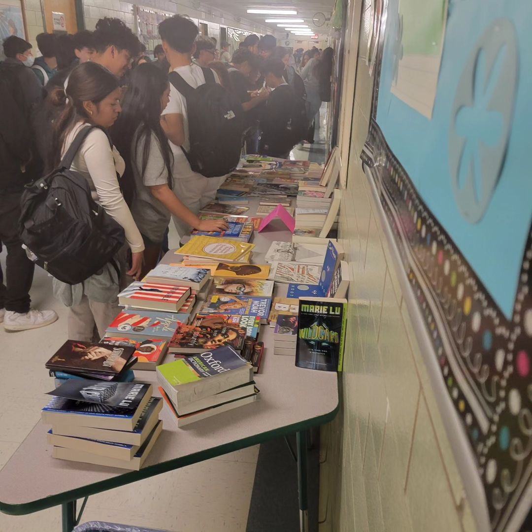 CIOBCitywide's tweet image. Great to see books getting into the hands of students during the IHS Health Sciences book drop! 📚 Always awesome when learning and reading are celebrated! #IHSHealthSciences #BookDrop #NYCPS #ReadingForSuccess @NYCSchools @DOEChancellor @ruxdanika @ElaineLindsey20