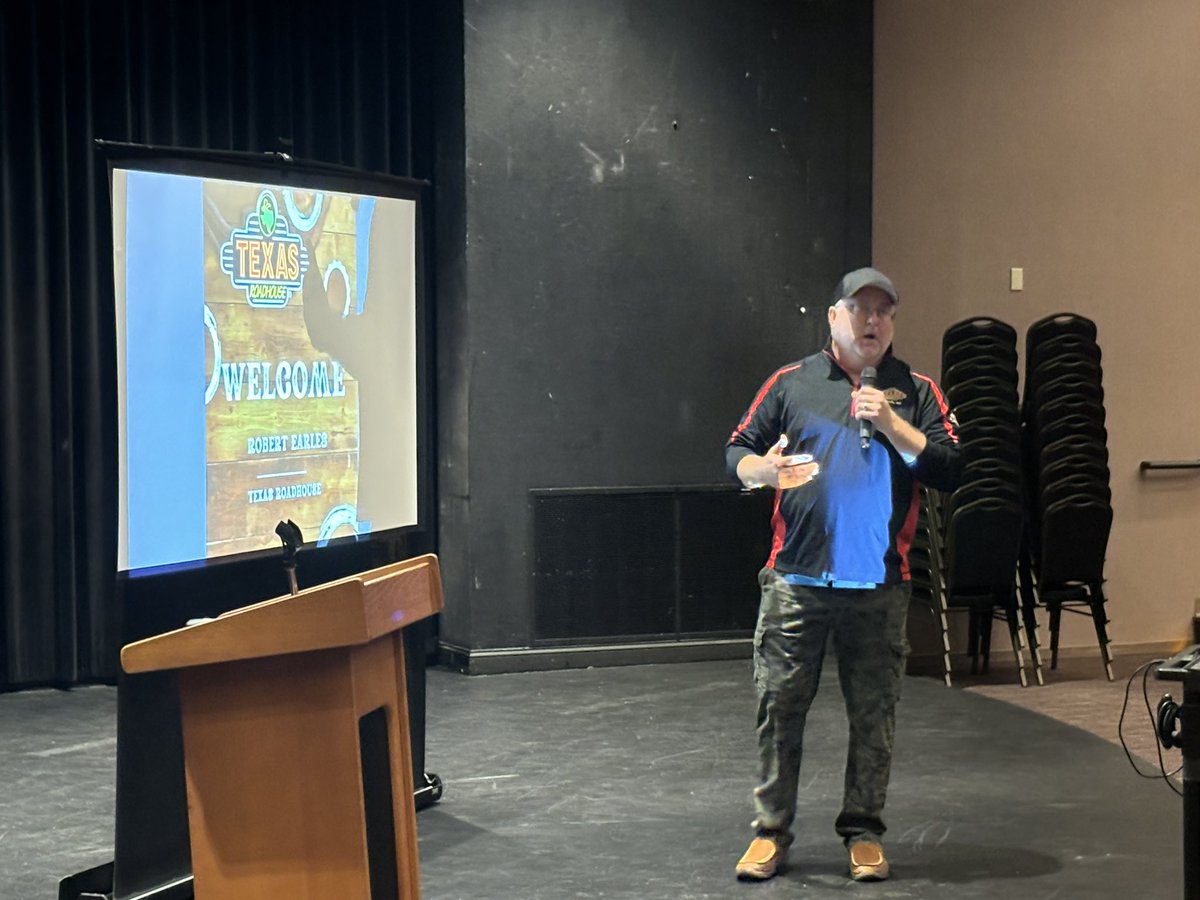 NPGrizBusiness's tweet image. Deca Leadership Conference is under way!  Took a great group today for leadership activities and an amazing business speaker!!!! #npbizgriz #modeca #wearewentzville #wearenorthpoint