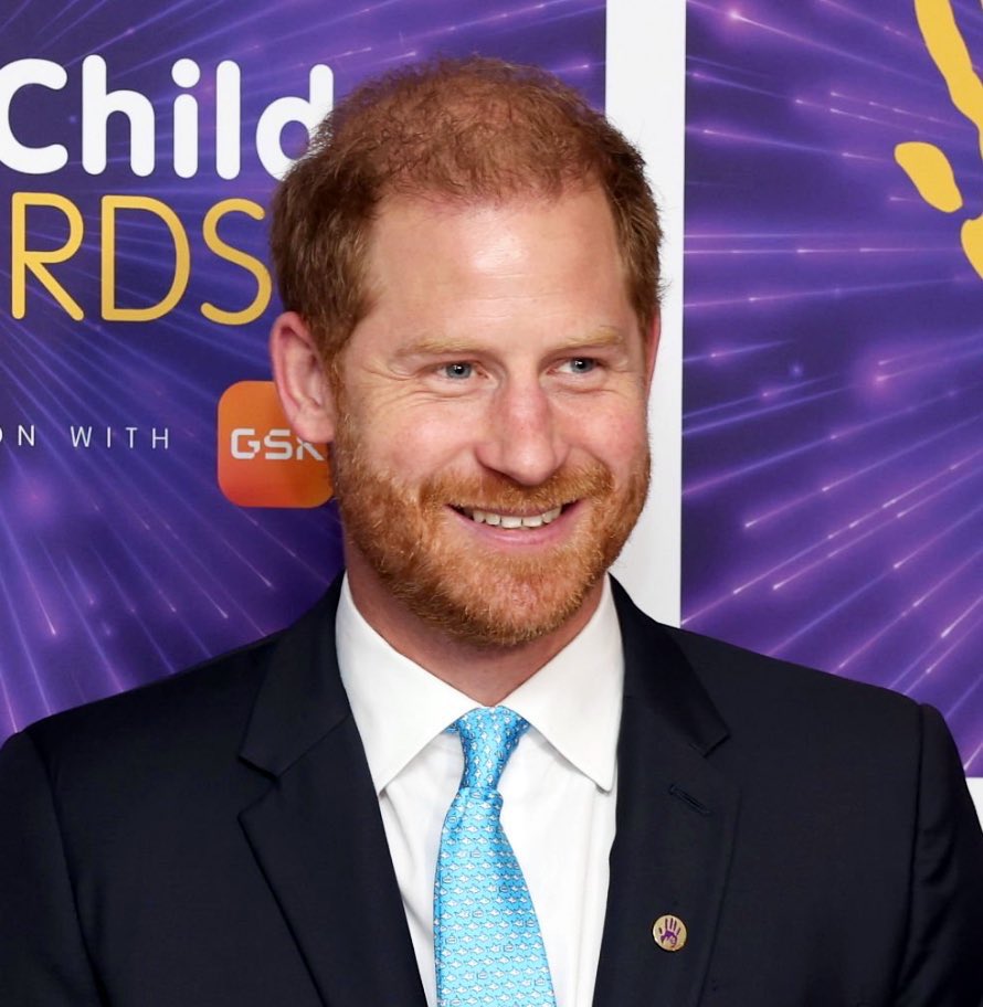 DeSeraeVillafa1's tweet photo. A huge shout out to @ReefKnots for not only creating a product that looks so good on #PrinceHarry, but being a passionate supporter of #Sustainability &amp; marine protection. Today, the Duke of Sussex is wearing a #ReefKnot tie for the @WellChild Awards. The color looks great Harry! https://t.co/WajI62MEDR