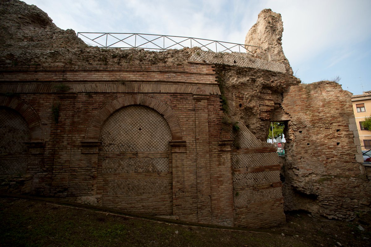 Viaggia tra i luoghi della #Cultura per riscoprire la bellezza del nostro patrimonio.
📷 Oggi visitiamo i Monumenti e Aree archeologiche dell'antica Teate - Teatro romano di Chieti (Abruzzo).
↘ cultura.gov.it/luogo/monument…

#1ottobre #MiC #luoghidellacultura #LuogoDelGiorno
