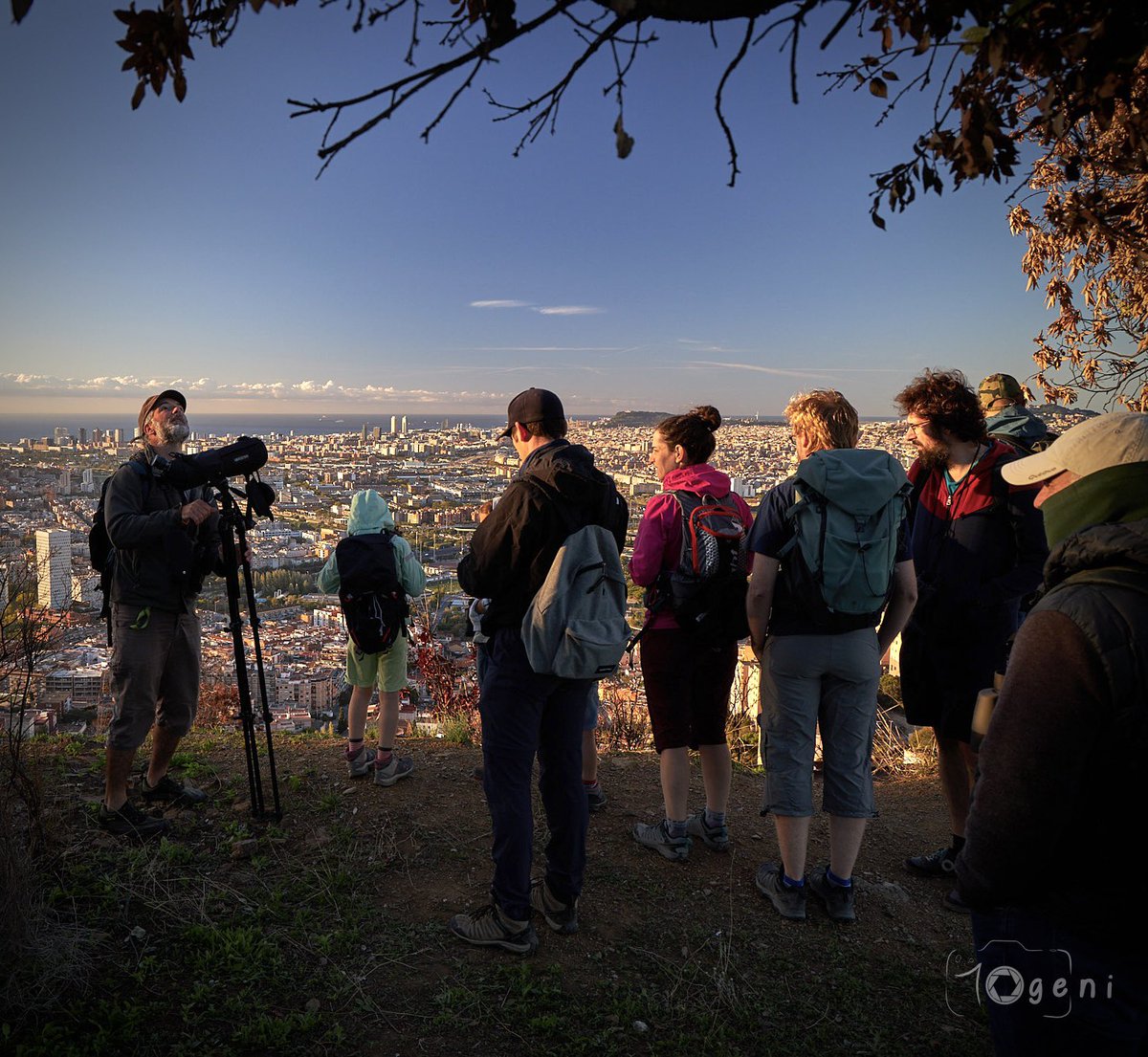 aulainatura's tweet photo. Flipant amb el pas de rapis a tocar de la city! Poca gent sap que aquí es veuen àguiles marcenques, àguiles pescadores, falcons mostatxuts i, de fet, la major part dels rapis d’Europa. És tardor, toca migració! https://t.co/XOY1ykxk57