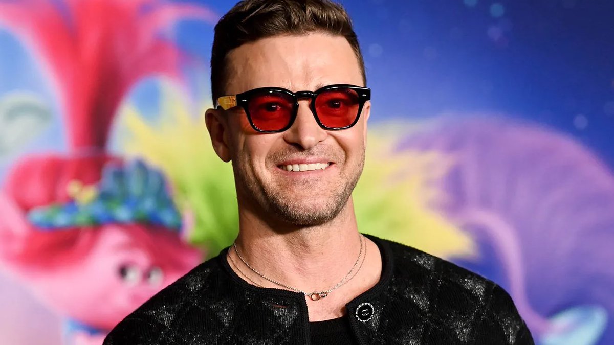 FakeShowbizNews's tweet photo. Justin Timberlake records new version of Black Lace’s classic hit ‘Superman’ with a number of updated dance instructions, including ‘take a selfie’, ‘vape’ and ‘make a contactless payment’ https://t.co/QqKuWSlQcC