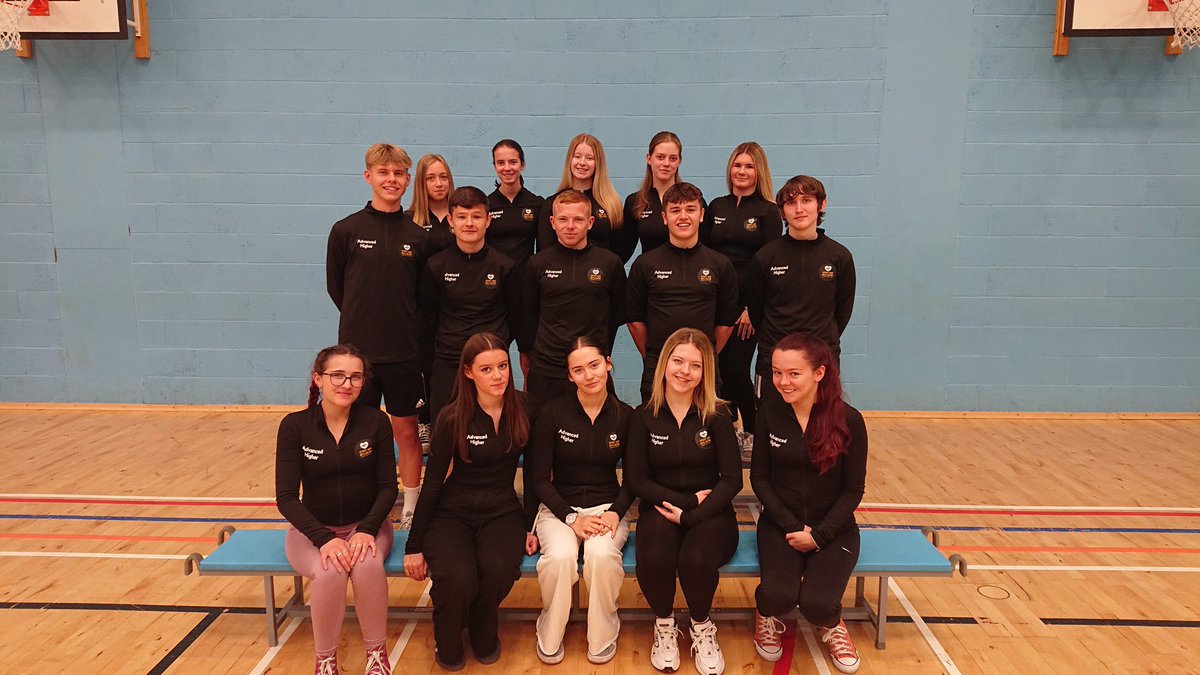 MrAndersonPE's tweet photo. This year’s @NewbattlePE Advanced Higher class!

They have made an excellent start to their individual Projects and are setting a great example for younger pupils through their effort and attitudes! https://t.co/BoAybUYZtX