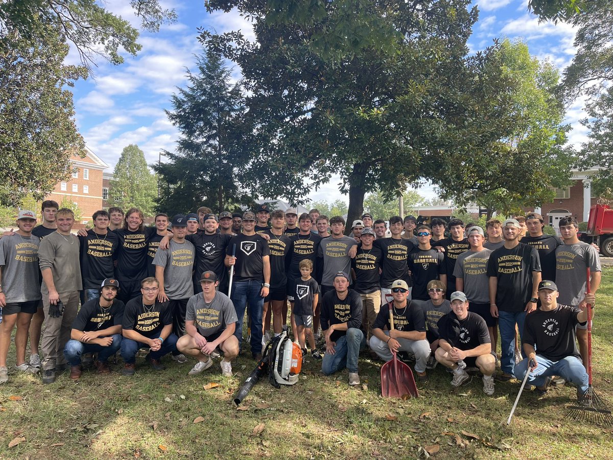 Very thankful for our guys helping around campus this morning! 💪

“For we are God’s handiwork, created in Christ Jesus to do good works, which God prepared in advance for us to do.” Ephesians 2:10 

Please continue to pray for our community and those affected by the storm! ✝️
