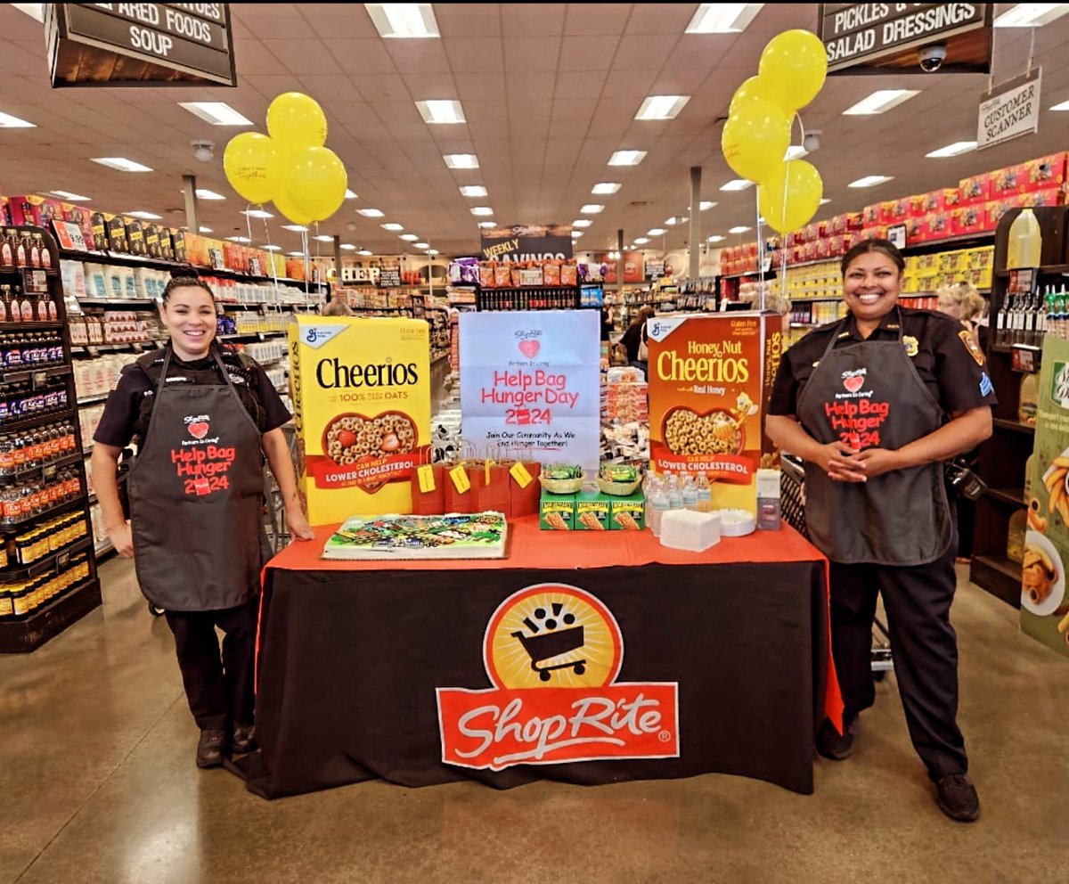 peekskillpolice's tweet image. Sgt.Carter and PO Marquez proudly participated in Shoprite of Cortlandt Manor&apos;s, Help Bag Hunger Day Event!

September is National Hunger Action Month, a time when organizations and businesses across the country will do their part to help fight hunger in their communities.