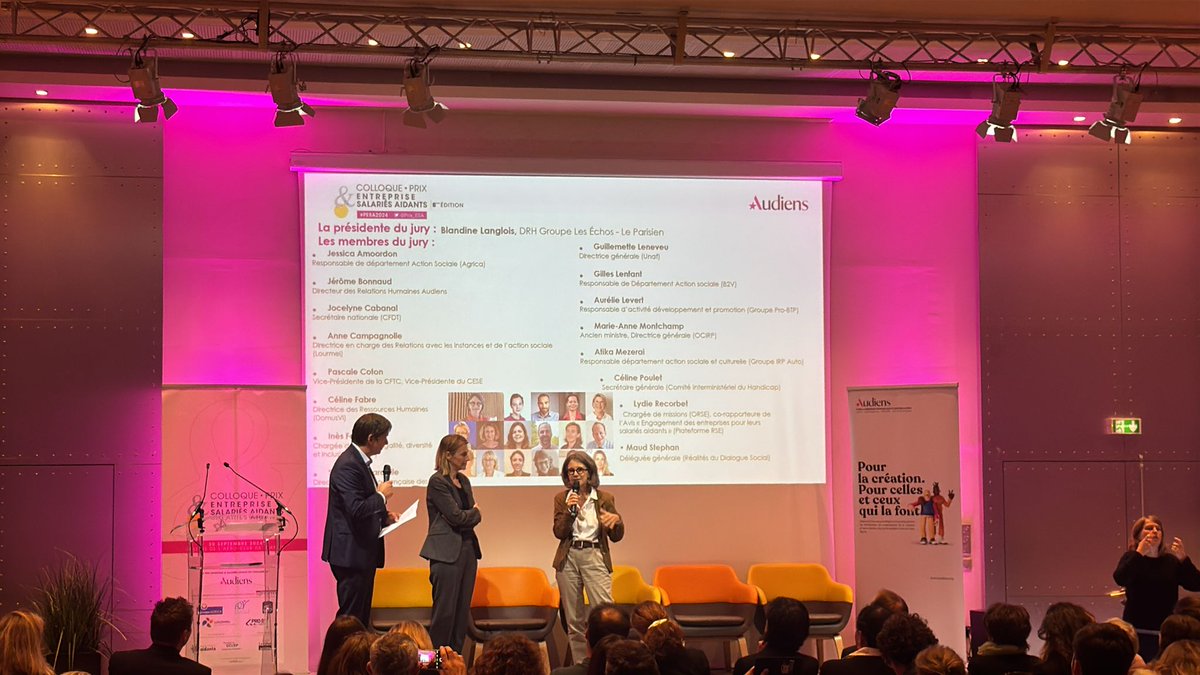 [PESA #8 ] Il est à présent l'heure de remettre le Prix Entreprise &amp; Salariés Aidants !
<a href="/AstridPanosyan/">Astrid Panosyan-Bouvet</a>, <a href="/langloiblandine/">Blandine Langlois</a> et Edouard de Hennezel s'apprêtent à annoncer le lauréat 2024.
Pour rappel, @Bouyguestelecom, <a href="/FranceTravail/">France Travail</a> et <a href="/Orange_France/">Orange France</a> sont les 3 finalistes ⬇