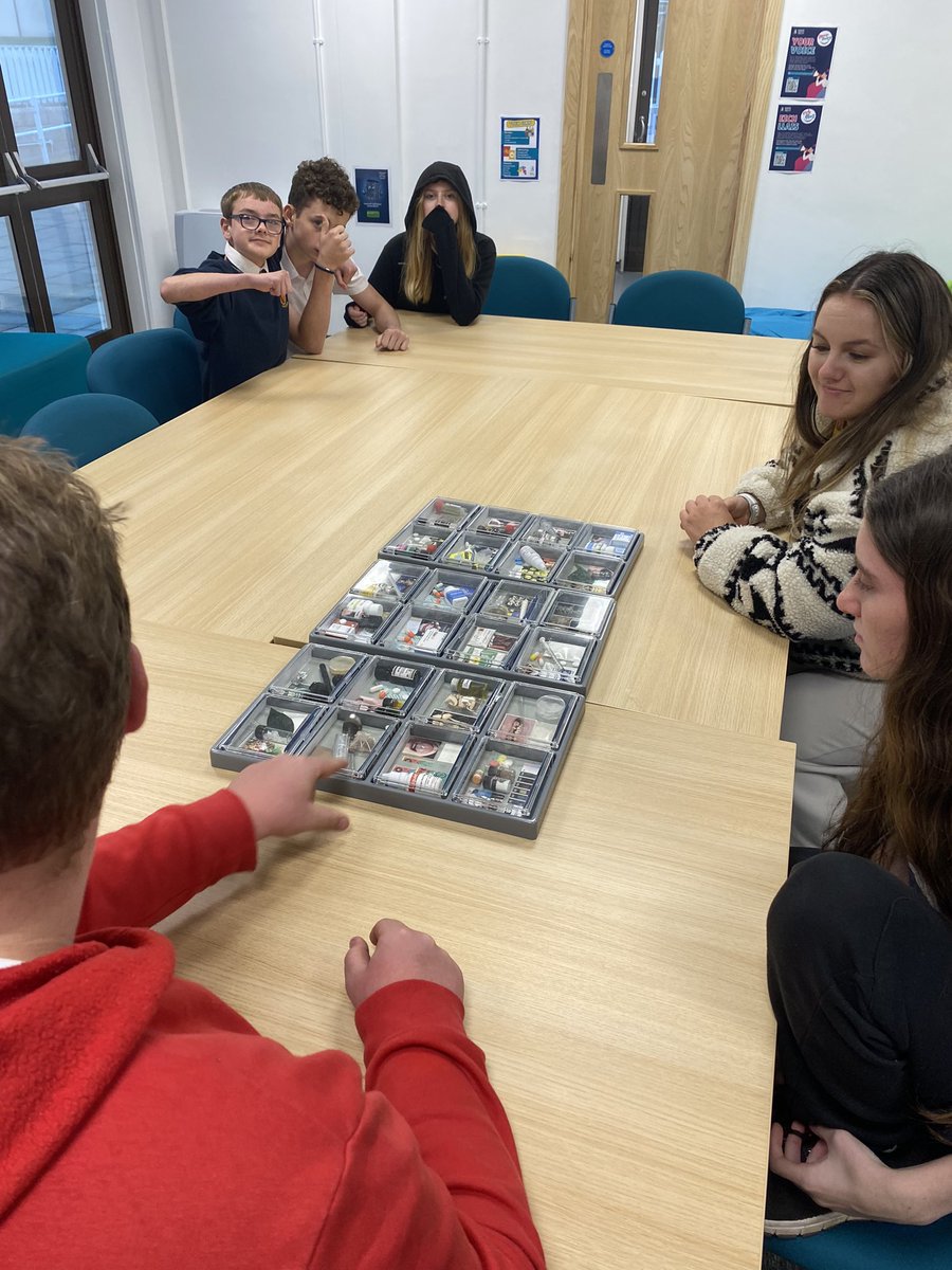 BridgendYouthC's tweet photo. Big thanks to Jade from @BarodBridgend for dropping in this evening to do a drug and alcohol awareness session with the young people- very informative! #ypop #lgbtqia #youthclub #barod #drugandalcoholawareneness #youthwork #stayingsafe https://t.co/bFDNqQ9JEG