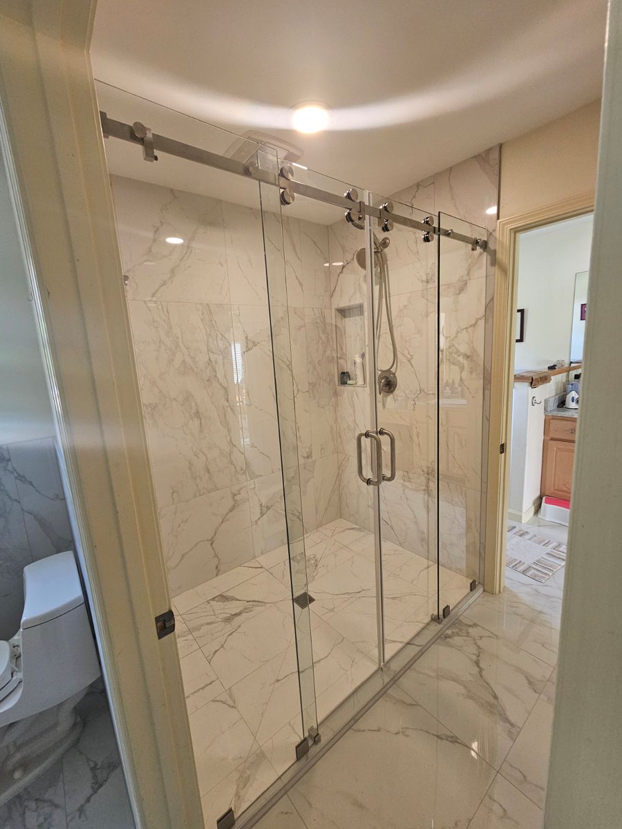 FramelessDsgn's tweet image. Precision and style, all in one package. 🛠️🚿 Our frameless glass showers bring a seamless look to any bathroom, installed by pros who care about the details. 

Request your FREE consultation now: framelessglass.com/locations/

#FramelessShowerGoals #InstallExperts