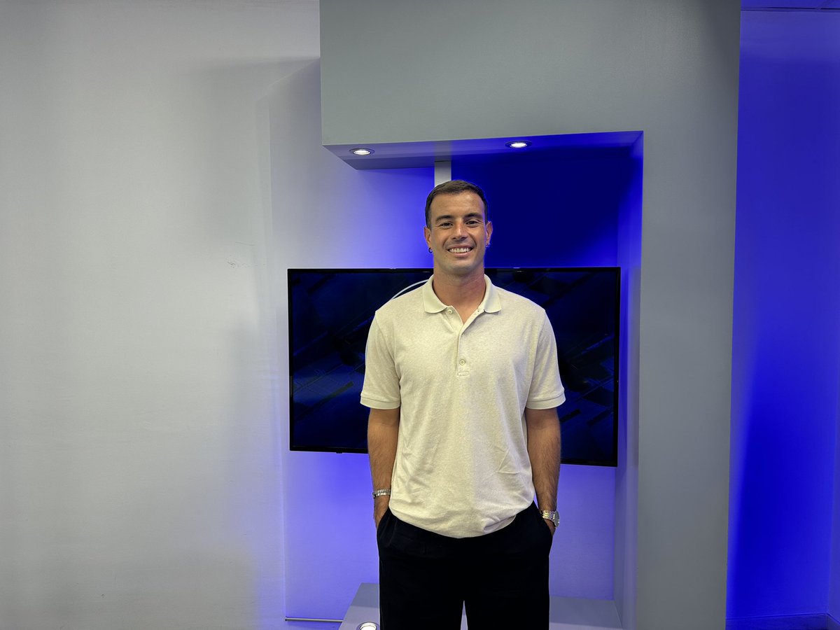 Minuto91Jerez's tweet photo. 🙌🏻 Está noche tenemos programa 🙌🏻

🗣️ Como invitado, @7Jacobo, futbolista del @XerezDFC 

💬 Tertulia del @XerezCD_OFICIAL con @jaime_bs y @FriasJr17 

👁️ El ojo de @MaorRozen16 

A las 21.00 horas en @7TVJerez https://t.co/3FbB4GcZwl