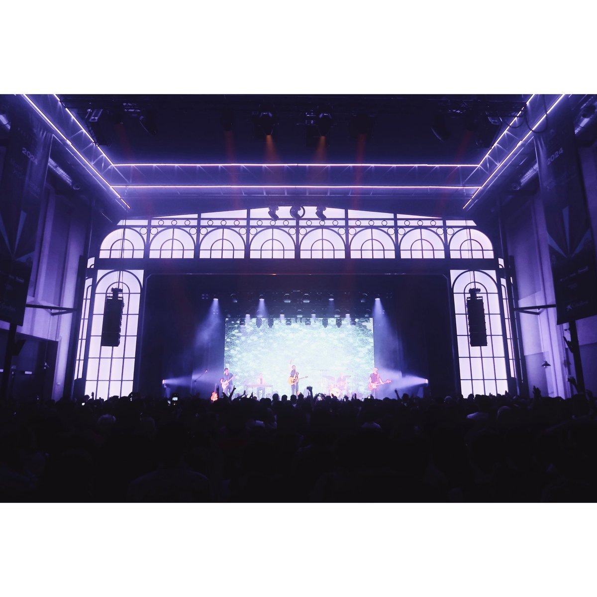 AlexUbagoficial's tweet photo. GRACIAS MADRID!!

Increíble cierre de la gira #AlexUbago20años ayer en el Gran Teatro Caixabank Príncipe Pío. Emoción a flor de piel… ❤️

¿Quién estuvo allí?

#AlexUbago #Gira20años #FinDeGira #Madrid #España https://t.co/RzxVEaeM16