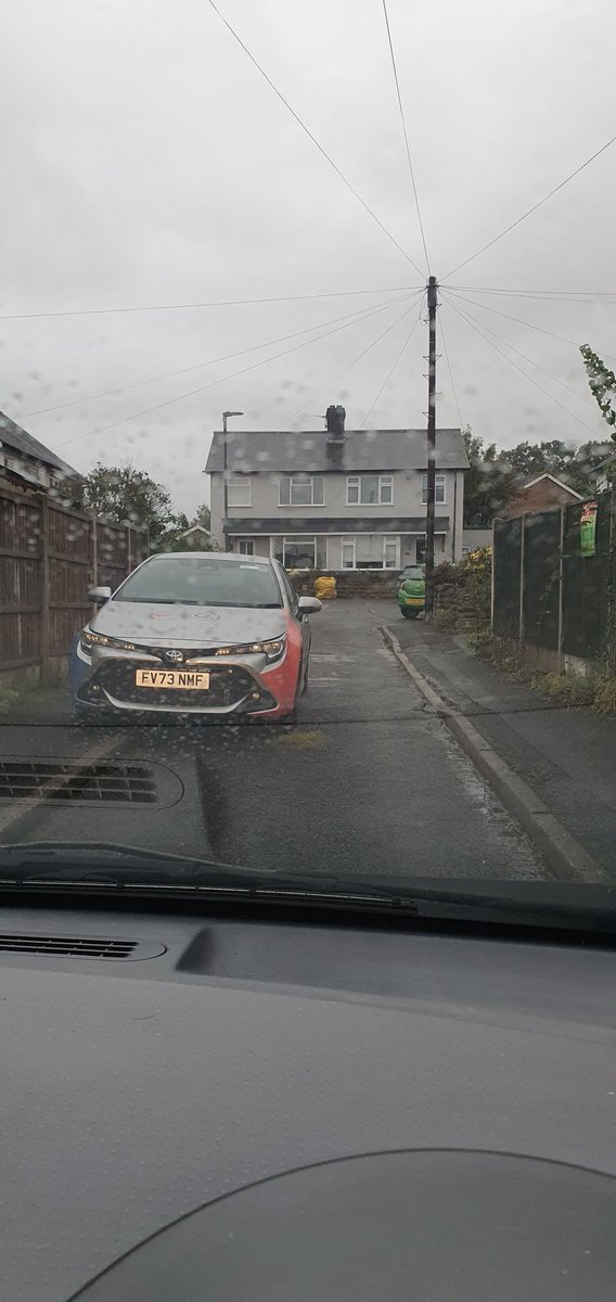 Verity_Lamb's tweet photo. @virginmedia . Who got the braincell today?  Can't get into the cul de sac I live in thanks to this moron https://t.co/x1qLq55M9t