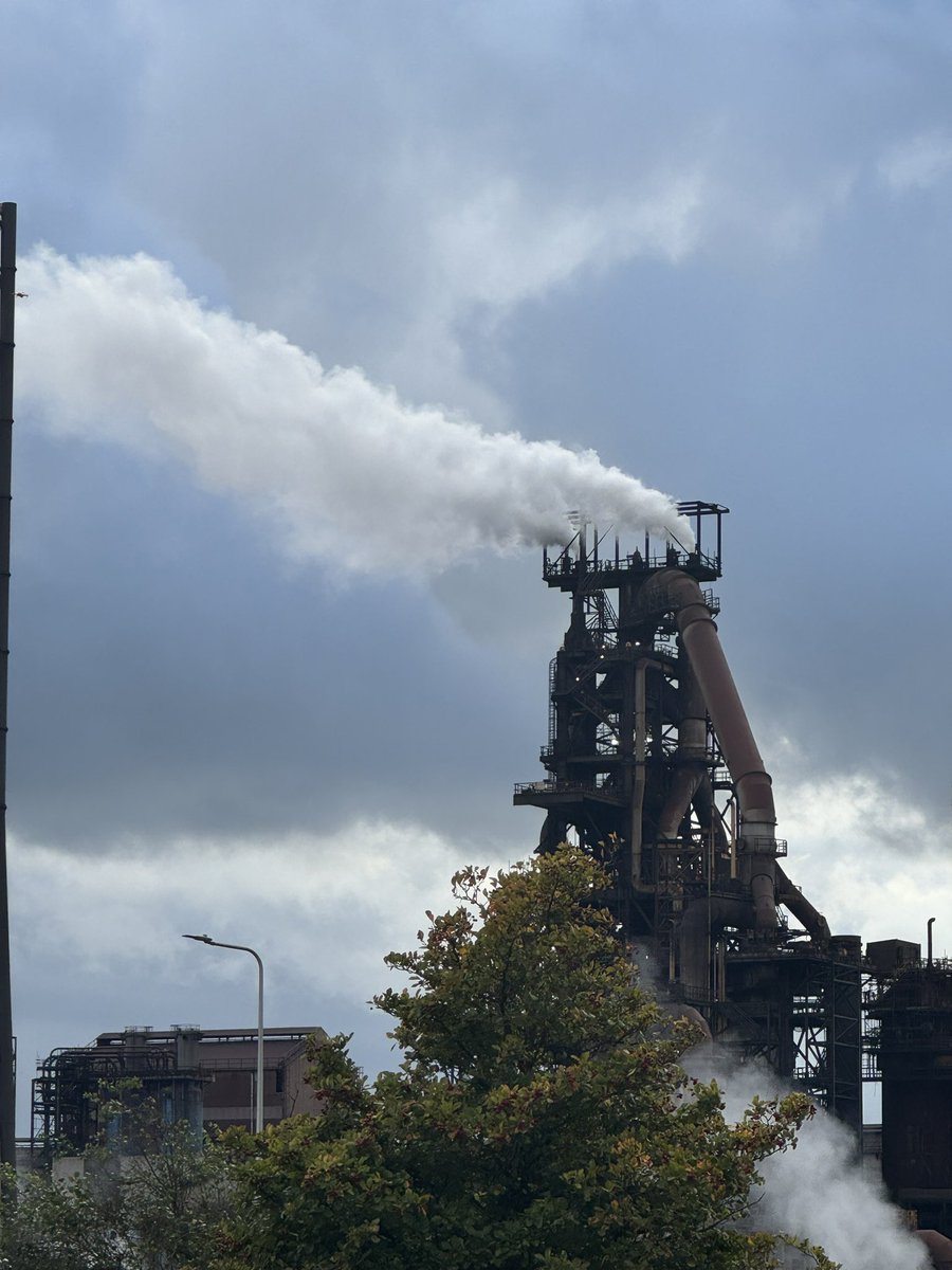 They tapped the last molten iron from Blast Furnace 4 in Port Talbot just after 5pm. 

Workers on shift inside (📷 Jonathan James).
Outside, the white smoke that signalled the end.
