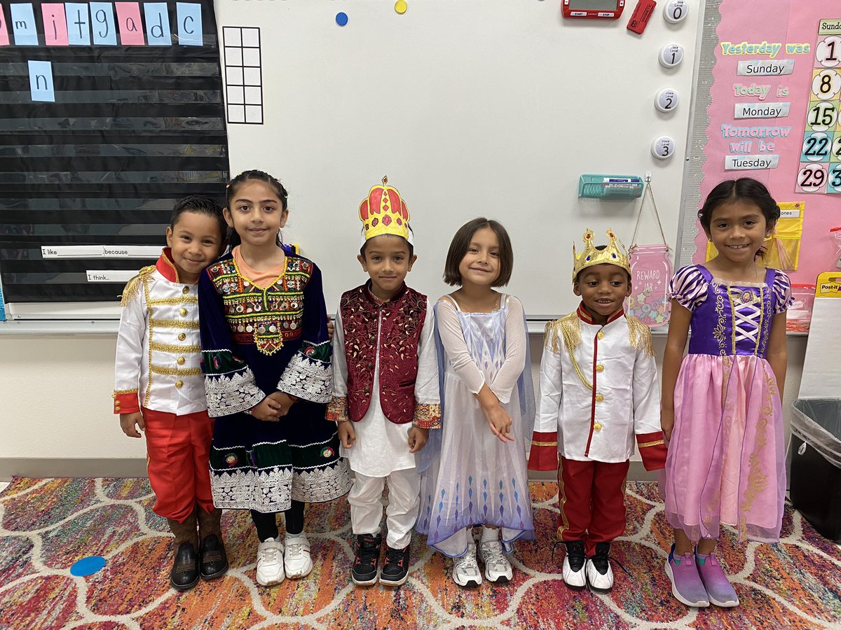 👑 We kindly present to you the <a href="/Hickman_Rangers/">Hickman Elementary</a> Kindergarten royal family. <a href="/Amplify/">Amplify</a>