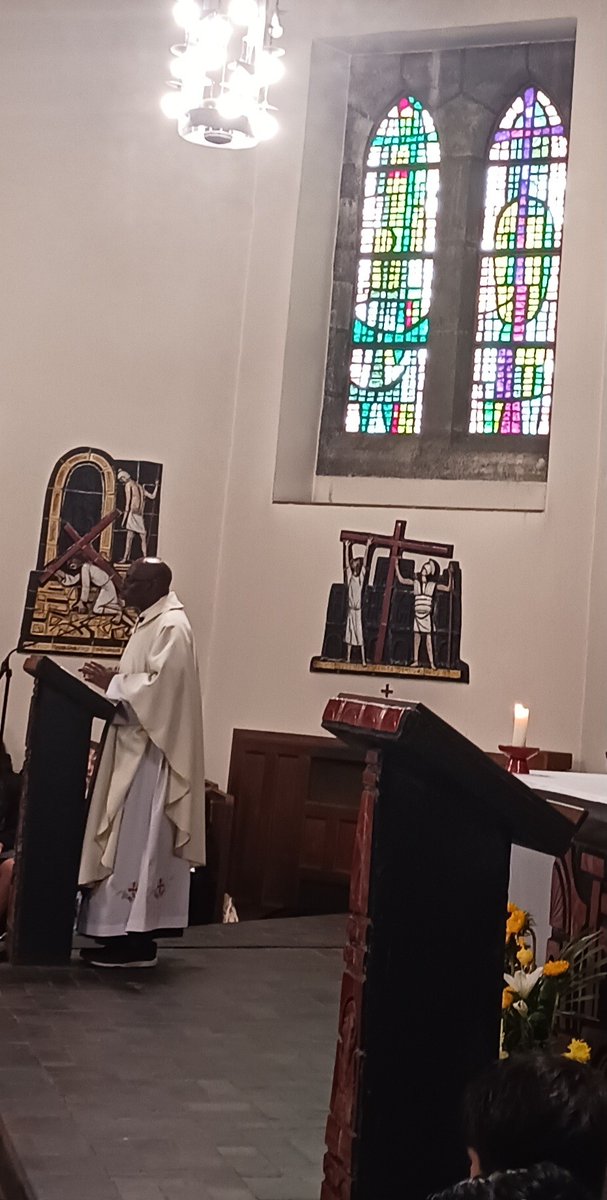 St_JohnFisher's tweet photo. Fri 27th Sep saw the annual year 7 pilgrimage to Aylesford Priory. Mass was led by Father Peter Ehinmiro, who reminded us through our scripture reading from Ecclesiastes, that 'now is the time, now is our time'. @FriarsThe @RCSouthwark @Education Service #WeArePilgrimsOfHope https://t.co/blgZAxZfjb