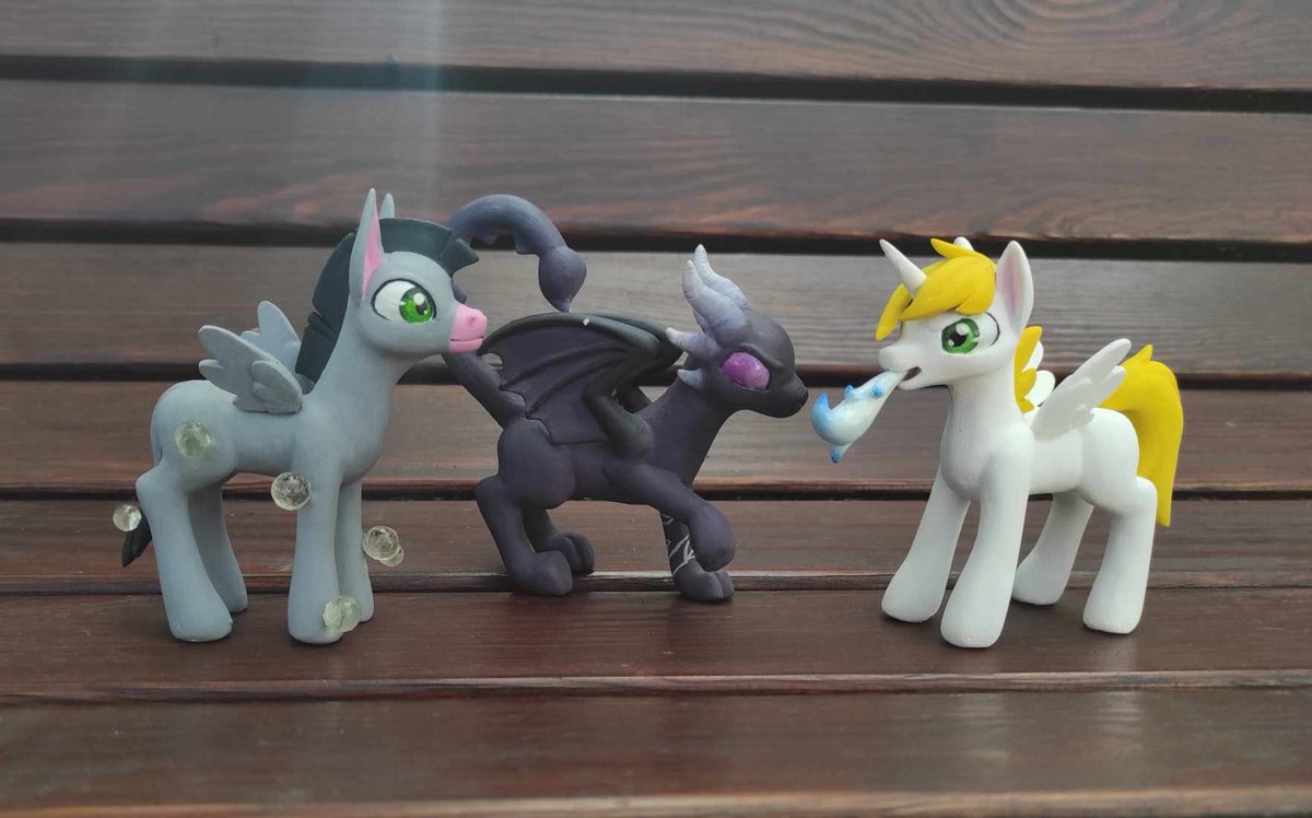 SchizophrenicFox tweet media