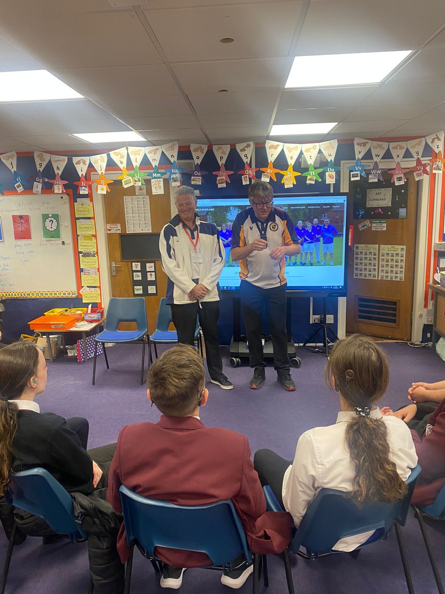 WindsorParkFalk's tweet photo. Huge Thank You to our visitors from Deaf Bowls Scotland and Falkirk Bowling Club. We learned how to play bowls and got to try it ourselves. We also got to to see some impressive medals! 🥇 A fantastic experience as part of Positive Deaf Role Models week! #Article15 #Article29 https://t.co/hFL0HBmsCv