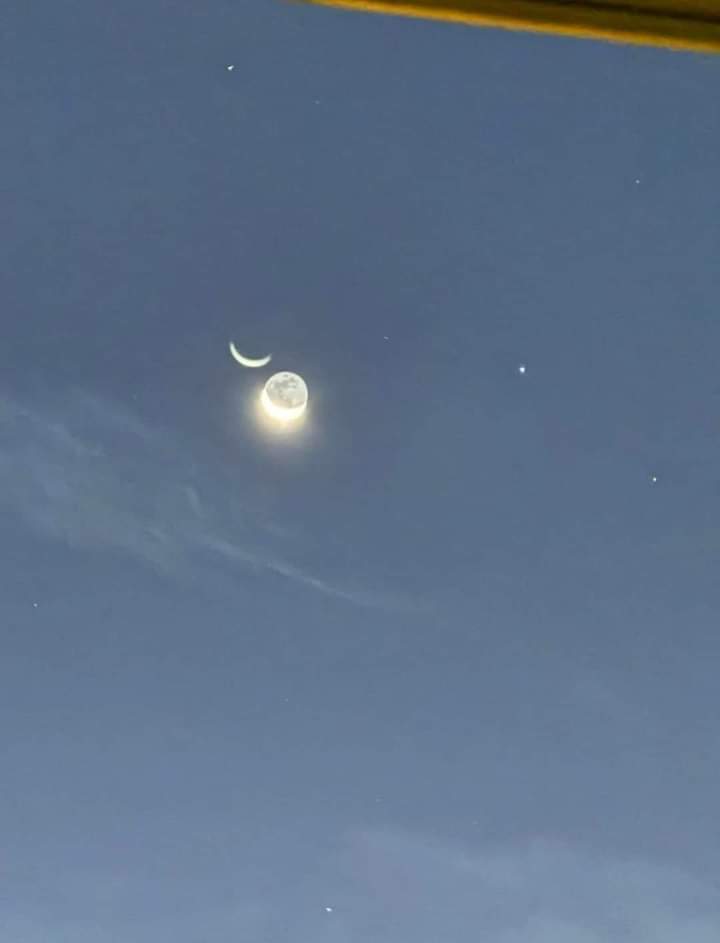 Music4Money_M4M's tweet photo. This Shyt is Wild , 2 Moons 🌙🌖 https://t.co/0Q4jEHylQ6