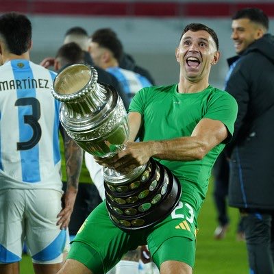Fndz_Axel's tweet photo. Para la FIFA que lo mira por TV. https://t.co/5y0fFoA9Xu