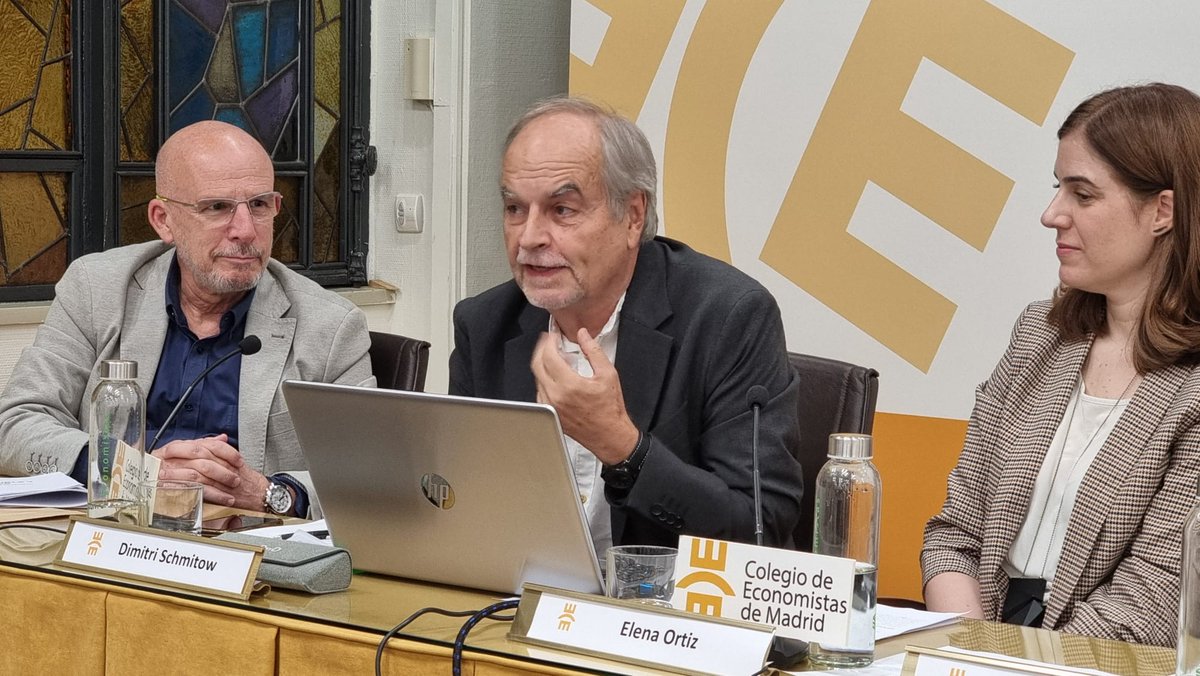 Explora "el otro lado de la luna" con Daniel Kahneman y la fusión entre la economía y la psicología. 🌕💡

Dimitri Schmitow, profesor en <a href="/EvidentiaU_esp/">Evidentia University en español</a> nos habla de los famosos Sistema 1 y Sistema 2

¿Es la irracionalidad realmente un error? 🤔

Online youtube.com/watch?v=7Ivyy3…