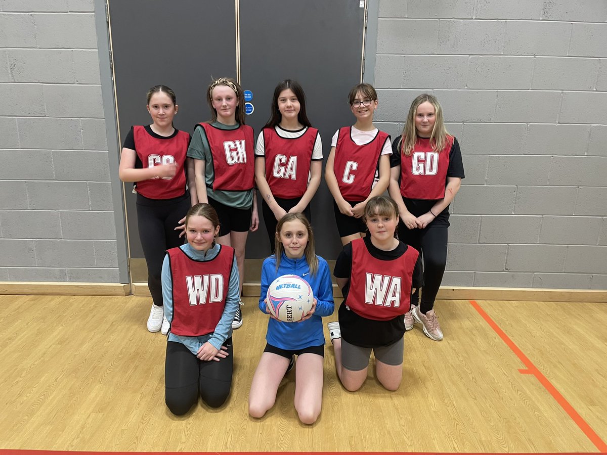 Our girls tonight after their friendly netball match against Harris 😄

Great effort from all of our players in their very first netball game! 👏

Thank you to <a href="/HarrisAcademyPE/">Harris Academy PE</a> for coming along and giving us a good game 💪🏼