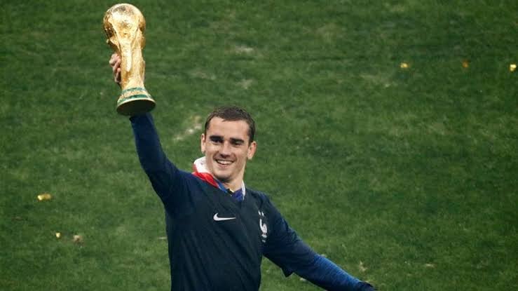 yet_ashish's tweet photo. Le Petit Prince bids farewell to the beautiful game, leaving behind a legacy of brilliance. #MerciGrizou
#Griezmann #FFF

@AntoGriezmann https://t.co/zQHrgWDjhp