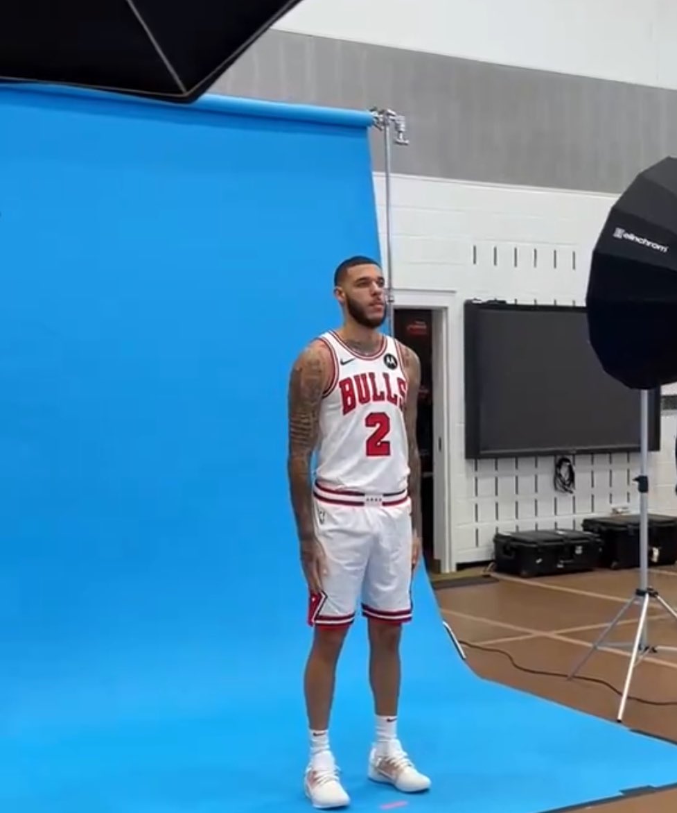TheDunkCentral's tweet photo. Lonzo Ball is expected to be ready to play on opening day 🔥, per Artūras Karnišovas

(Via @byjuliapoe ) https://t.co/Aq5fhBYDcN