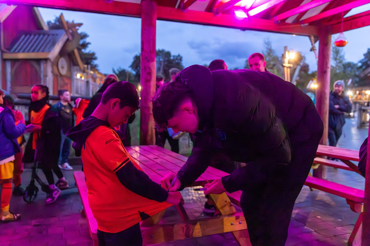 Young_Wolves's tweet photo. Anyone else still buzzing after last night? 🙋

Thank you to all that joined us and a huge thank you to @DraytonManor for hosting us! 💛

Be sure to keep an eye out on our social pages for more footage from last nights event and perhaps even some news on our next one 👀 https://t.co/FJqMDaRUpl