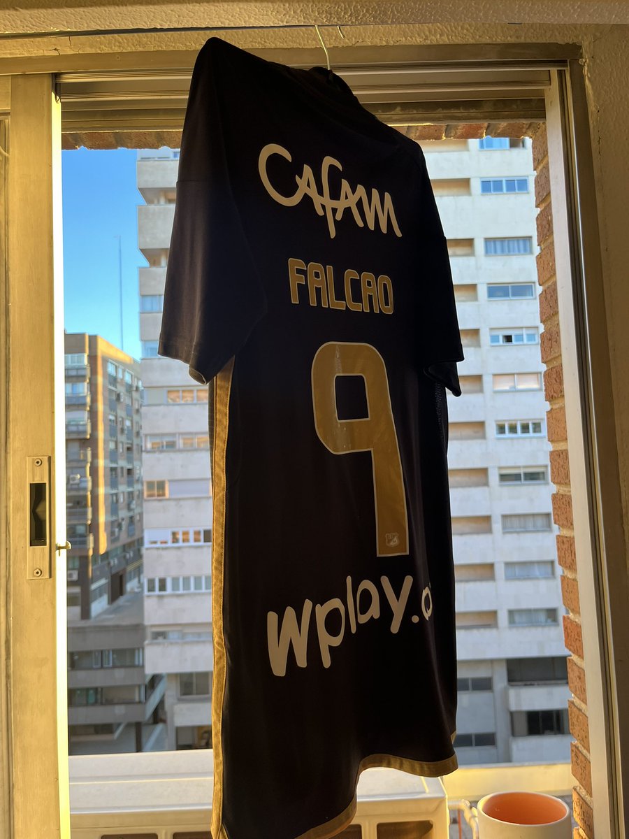 Robayo__'s tweet image. Amor por usted? Amor por mí camiseta de millonarios que la lavo a mano cada vez que me la pongo para que no se me vaya a dañar :)