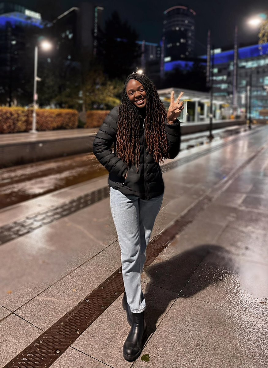 Esosa_DH's tweet image. Casually throwing it back to my first attempt at locs 😄 

#shouldigobacktolocs #ornot