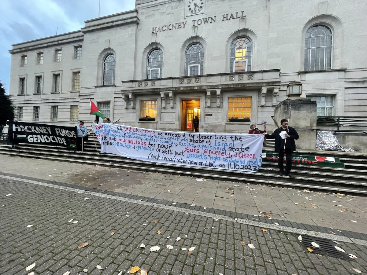 HackneyPSC's tweet photo. Demonstrators outside Hackney Town Hall tonight protesting Hackney Council’s decision not to divest pension funds from Israeli firms complicit in genocide and human rights abuses of Palestinians in Gaza & West Bank.
#HackneyDivest https://t.co/eEXS8LEFxA