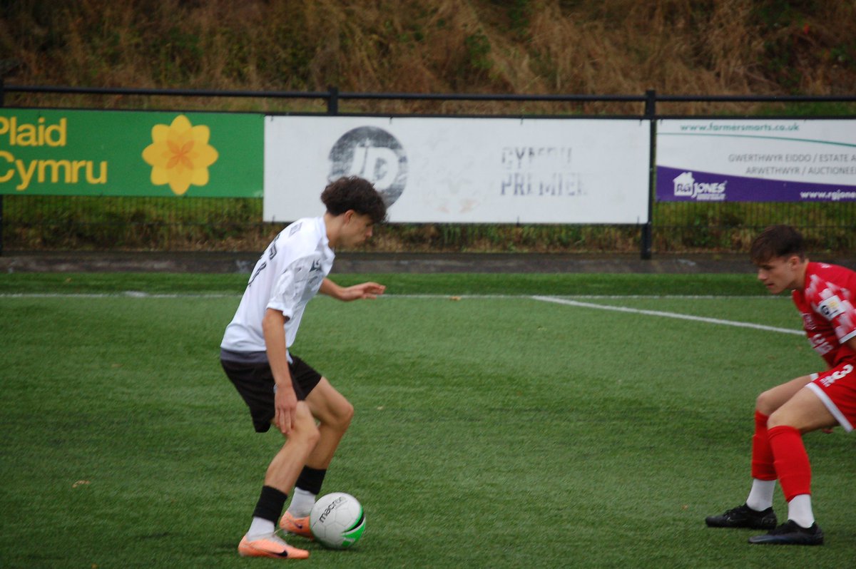Robbeck001Beck's tweet photo. Season so far for #Luca_Beck 
Position: Left/Right Wing
👟 - Appearances: Five
⏱️ - Minutes played: 330
‍ 🫱🏽- Assists: 3
⚽ - Goals: 4
🔥 - @Luca15Beck 
👥 - Team: U19s Bala
      + 1st Team Bala
#YouthFootball #FootballStats #FAWLeague https://t.co/VpJCRIoA3H