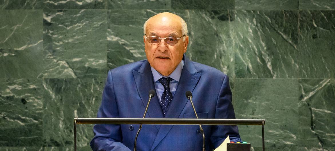 UNNewsArabic's tweet photo. "نؤكد أن ظاهرة الاستعمار مآلها الزوال طال الزمن أم قصر وأن الحقوق الشرعية والمشروعة للشعب الصحراوي ستجد طريقها للنفاذ عاجلا أم أجلا".

وزير خارجية #الجزائر يؤكد دعم استئناف المفاوضات المباشرة للتوصل "لحل سياسي يضمن للشعب الصحراوي" تقرير مصيره.
https://t.co/SokIbh8Lgw https://t.co/UqkDbZC6QA