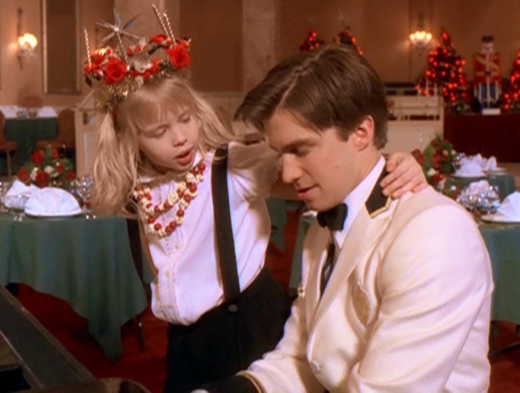 tveitidk's tweet photo. if you don’t know Gavin Creel from theatre, you DEFINITELY know him as Bill from Eloise at Christmastime. a true legend https://t.co/0qRdeMNbap