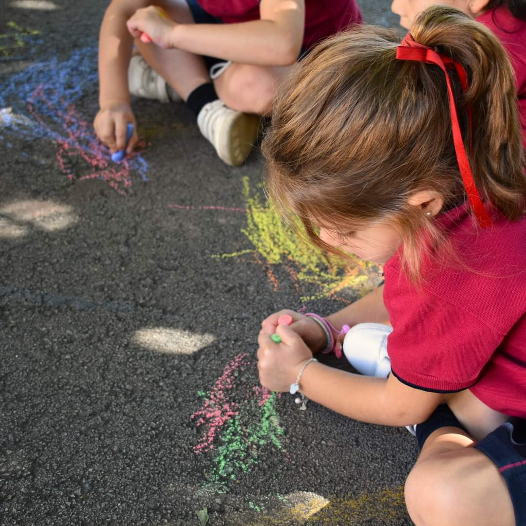 ISCAT_School's tweet photo. Squiggle While You Wiggle is a programme combining dance and movement to help children develop fine motor skills for writing. Starting with ‘Flipper Flappers’ to learn gross motor movements they then transition to crayons &amp; chalk for mark-making! Engaging &amp; fun learning 💯🎶 https://t.co/YxCko4uZrh
