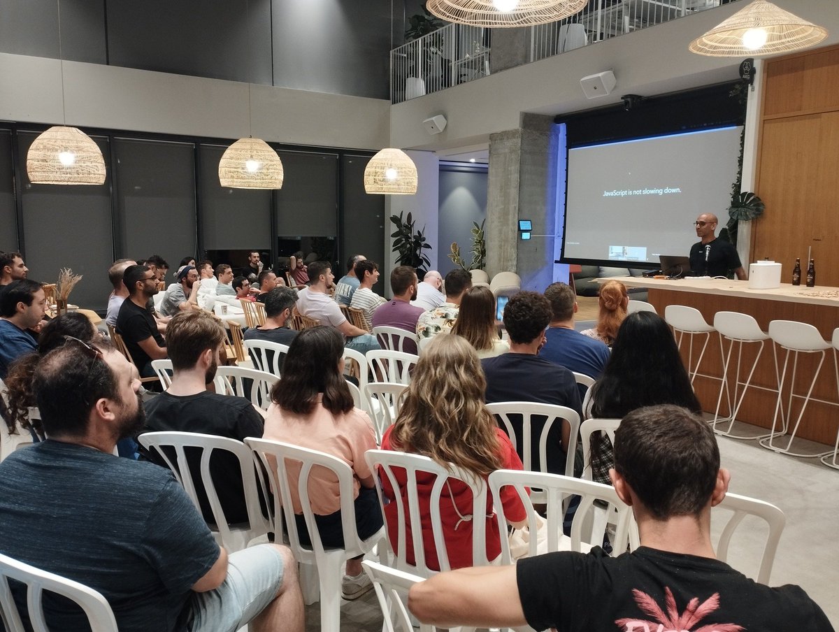 With all the woo ha ha that's going on around my parts, it's just amazing that folks still came out for a JavaScript Israel meetup ❤️

It was a privilege speaking alongside <a href="/amit_sheen/">Amit Sheen</a> 🤘

Thanks <a href="/MelioPayments/">Melio Payments</a> for hosting, <a href="/OakLightning1/">OakLightning</a> and <a href="/valadji/">Alon Valadji</a> for organizing and MCing 🙏