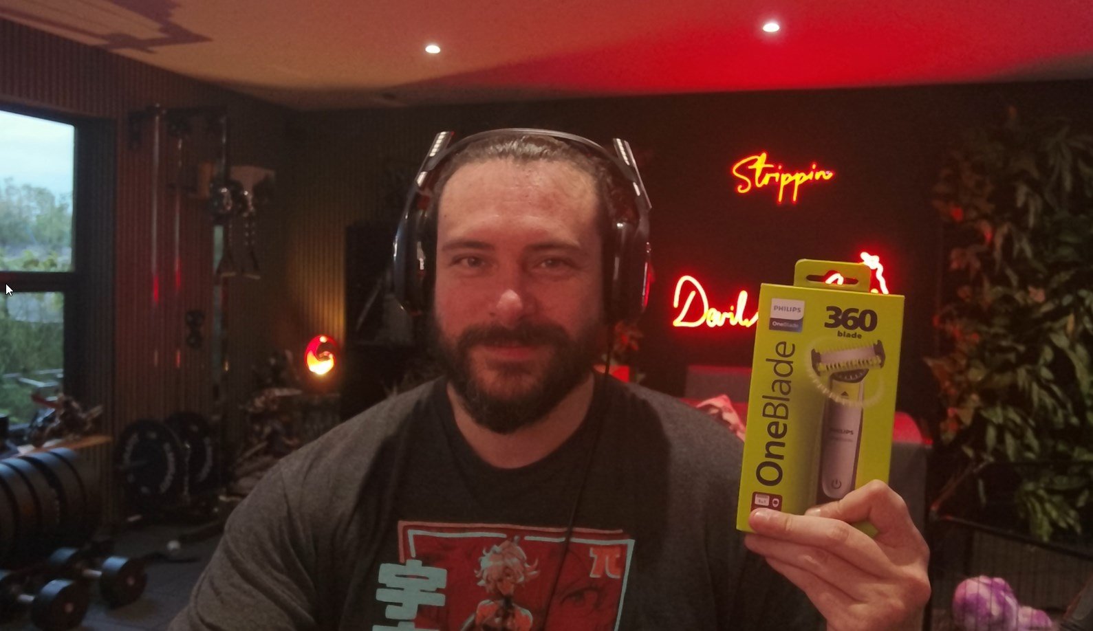 Sam Thorne on X Twitch wants me to promote the new Philips OneBlade 360 razor. When I asked why they said because you need it Live now https t 52UkJMi6Kf PhilipsOneBlade360 oneBladeFortnite ad http...