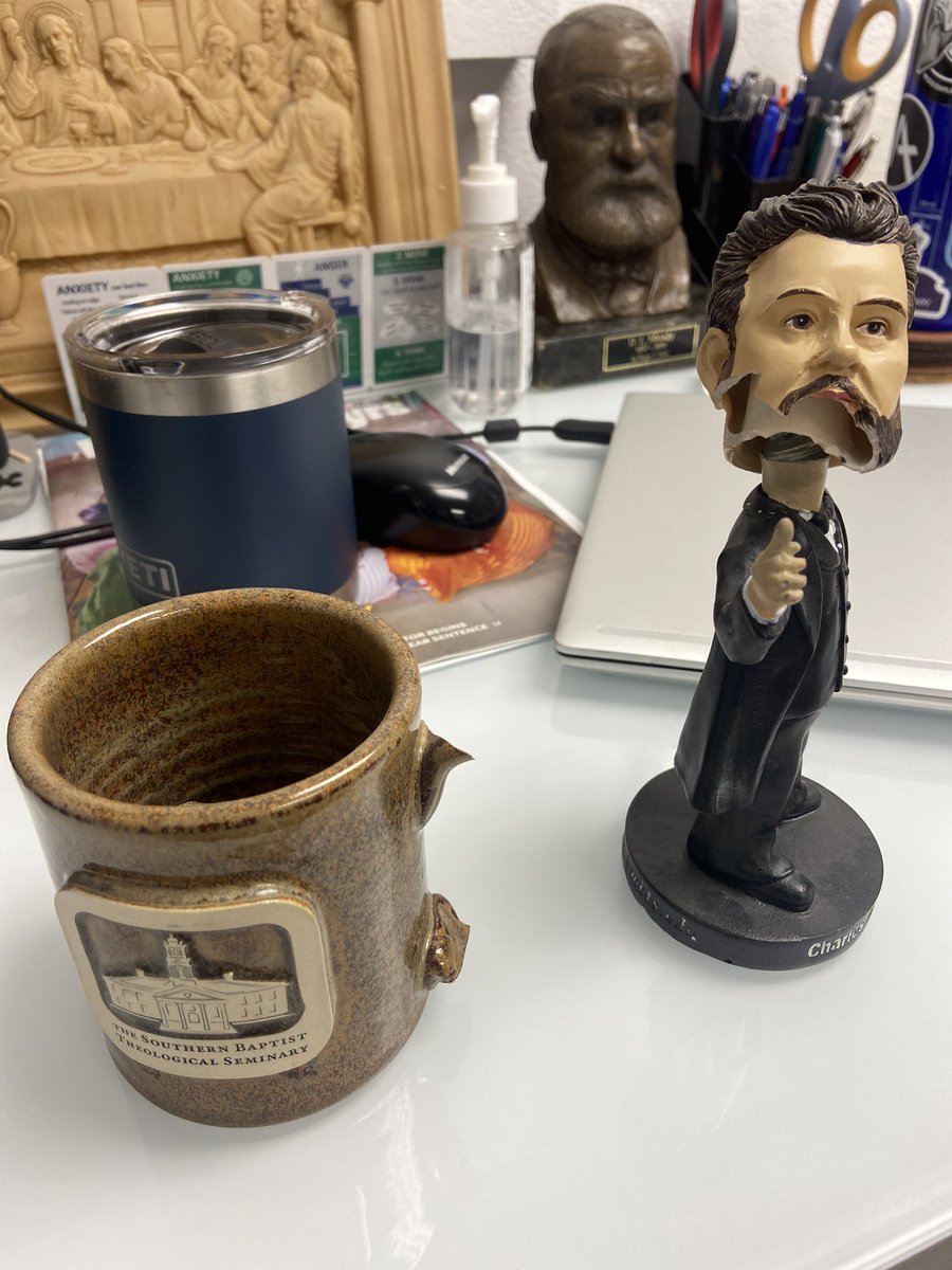 jonathanhayash's tweet image. Don’t you hate that while you’re moving stuff in your office you break your favorite bubblehead from @MBTS and your coffee cup from @SBTS ?! 

#SadDay