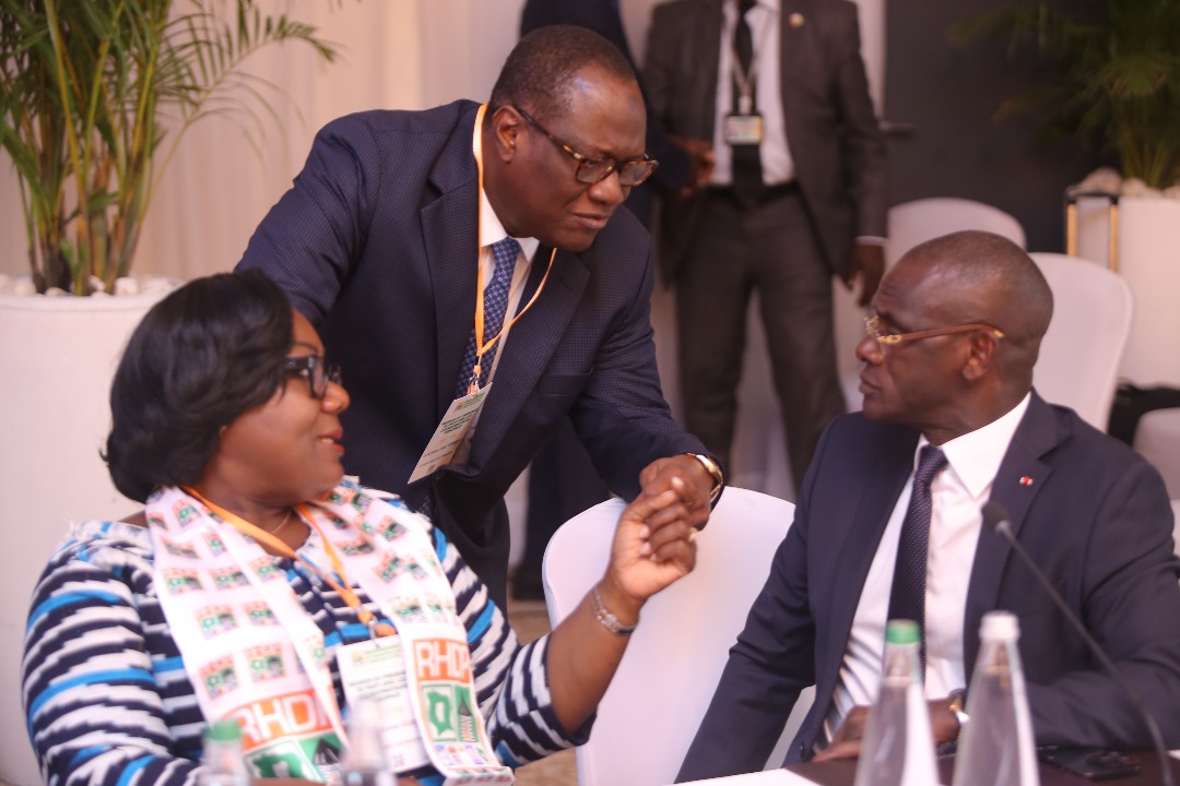 DRhdp's tweet image. Réunion sur la vie du parti entre le Président du Parti SEM @AOuattara_PRCI et les Coordonnateurs principaux, les coordonnateurs associés, les ministres coordonnateurs adjoints et les ministres gouverneurs coordonnateurs adjoints. 
Fin de la mise en place
#ReunionRHDP