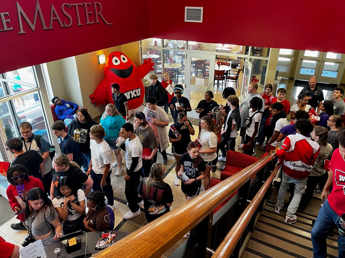 engageky's tweet photo. Recently with underclassmen in State Testing for the day, #OwensboroHighSchool #KCC Mr. S arranged for the entire senior class to tour 3 local college campuses. The group went to @BresciaPR, @KyWesleyan, and @wku! #EngageKY #ServeKY #KHEAA #AmeriCorps #GetThingsDone #VISTA https://t.co/rlURFxPWlG