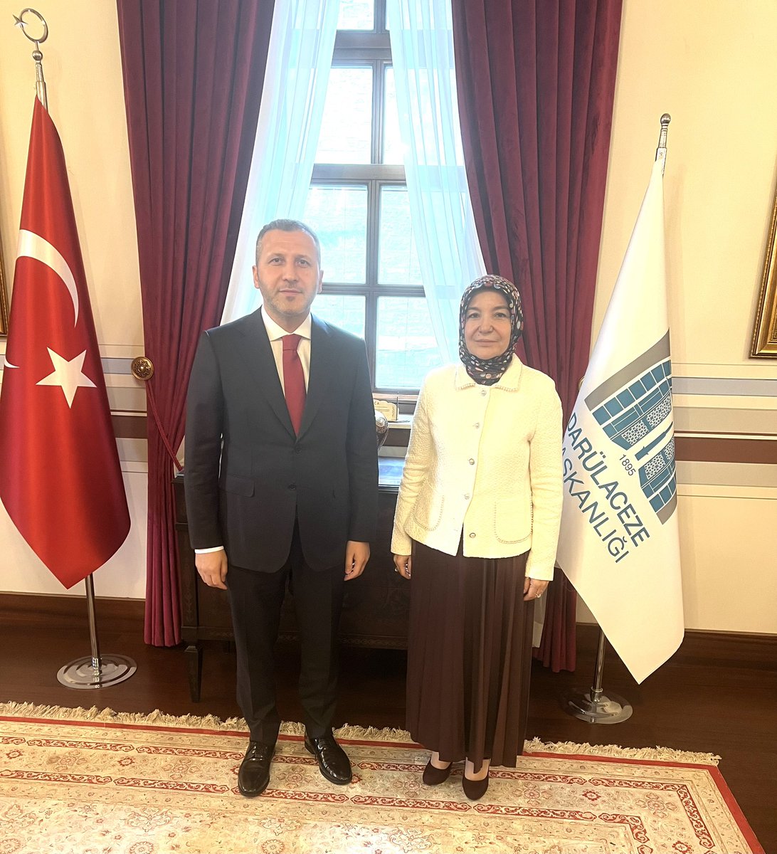 Darülaceze Başkanı Sn.Esra Ceceli İslam’a hoş sohbetleri ve nazik ev sahipliği için teşekkür ederim.