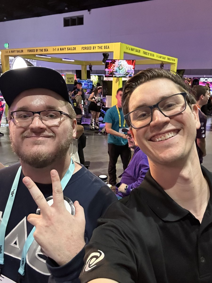 ImChrisChis's tweet photo. Mr clutch up and win last game at Twitch Rivals aka @PflugerFN! 

Always a pleasure my friend. It was great to finally meet in person. 

Thanks for hanging out and getting some dope photos with the @GFuelEnergy cyber truck of awesomeness!

Keep crushing it! 💪🏻 https://t.co/aPAZVPYgws