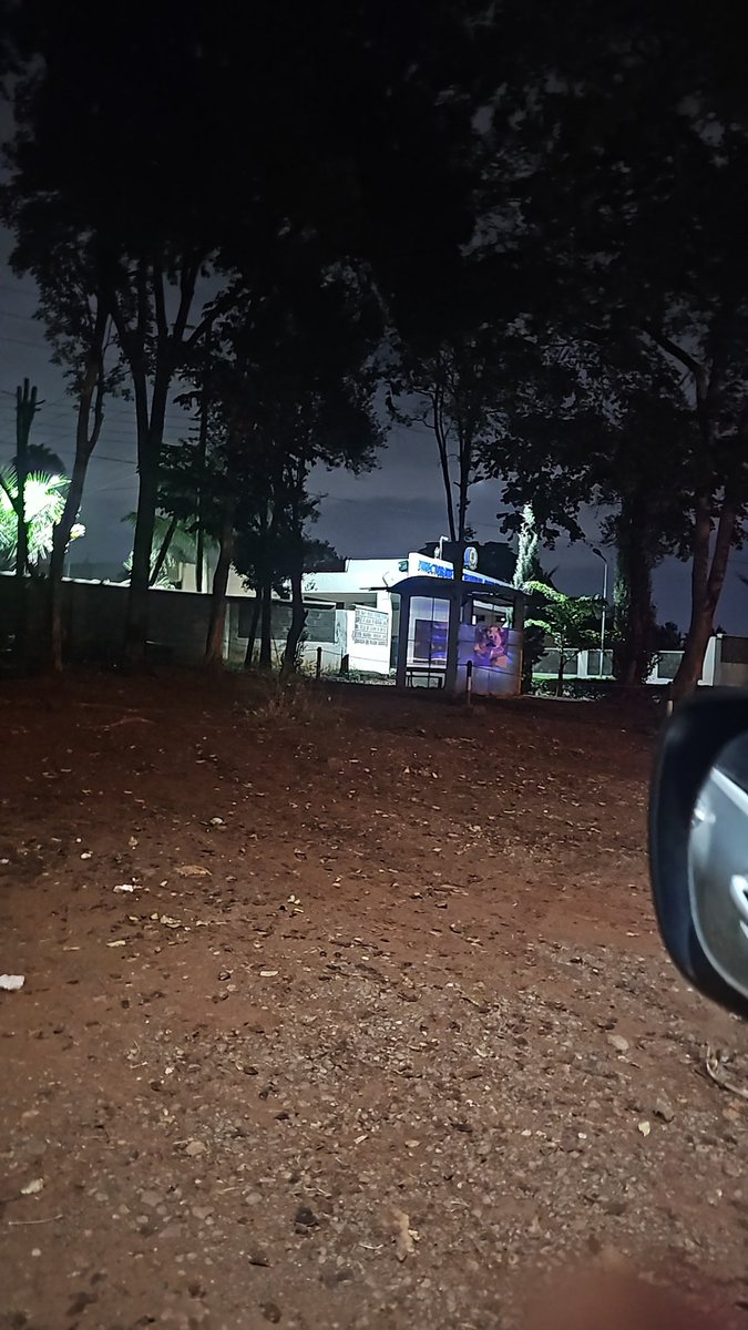 PatricMwongera's tweet photo. THEY HAVE REFUSED US THE ACCESS DENYING HE IS THERE
We are outside CID HQs
Guys ww need your support 
#FreeMorara #FreeMoraraKebaso https://t.co/RdbSvPEynT