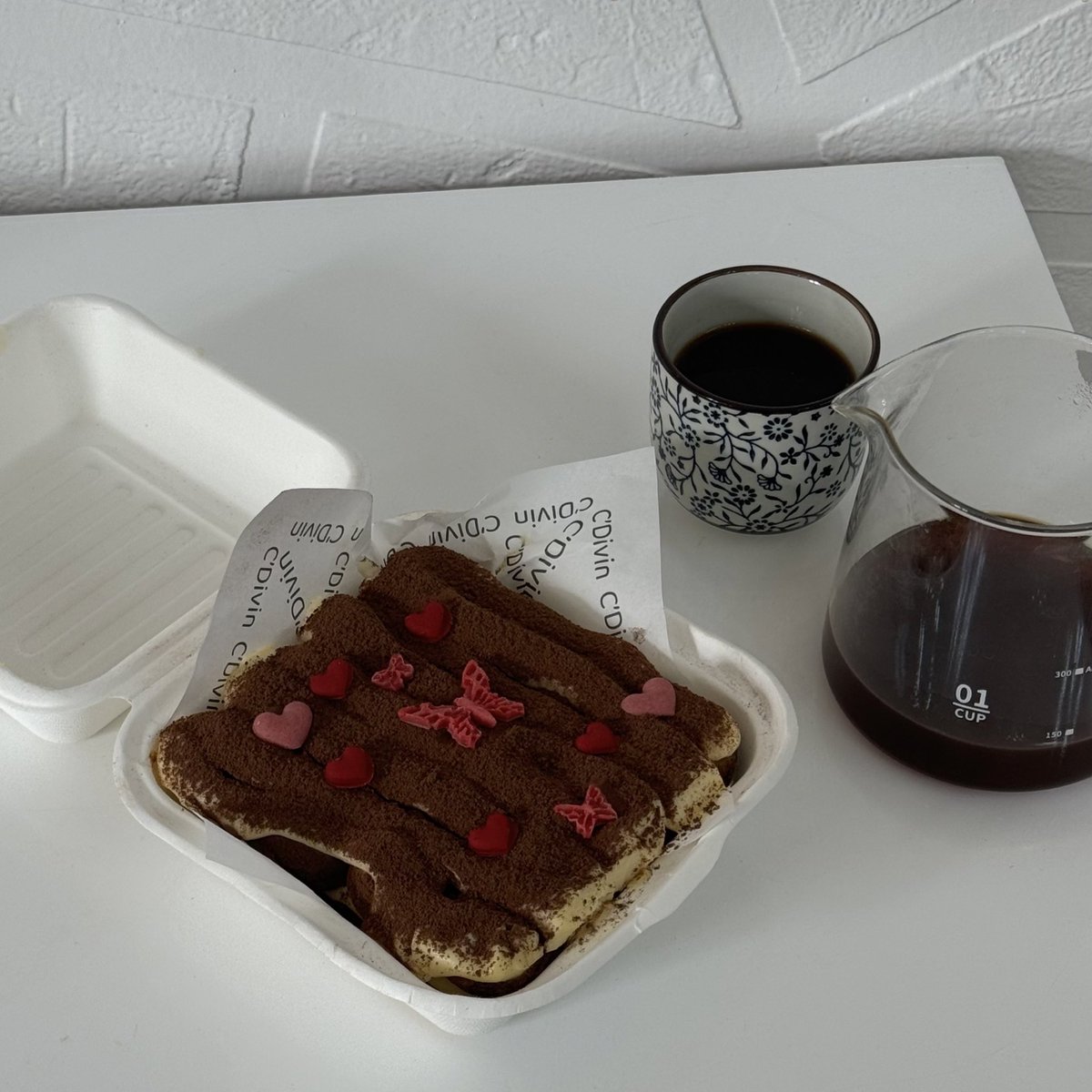 ri2vii's tweet photo. Coffee and tiramisu💗 https://t.co/Fol9U3VtPy