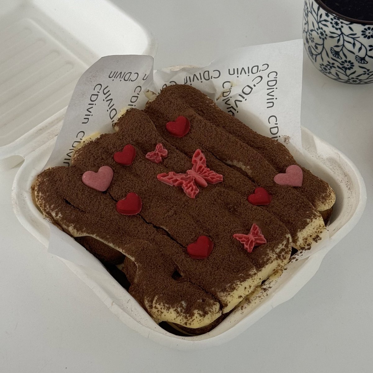 ri2vii's tweet photo. Coffee and tiramisu💗 https://t.co/Fol9U3VtPy
