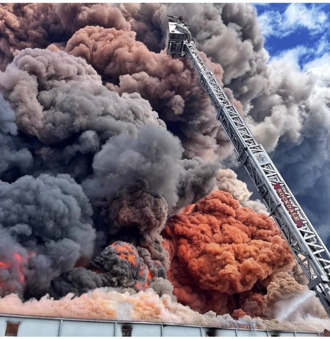 GED_Mob's tweet image. This shit way to crazy #biolabfire Atlanta