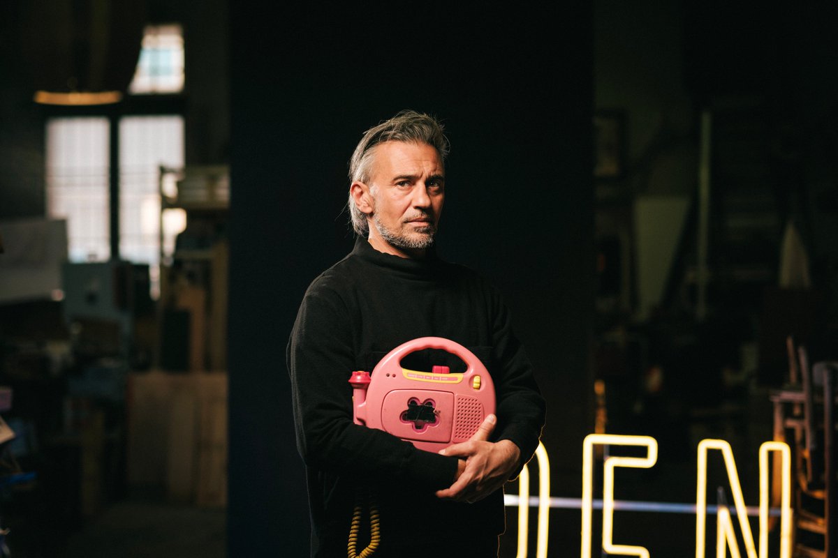 CANTO ALLA ROVESCIA  -4

#johndeleo  #cantoallarovescia  #trovalindiziosenzalapostrofo

[Photo Michele Piazza]