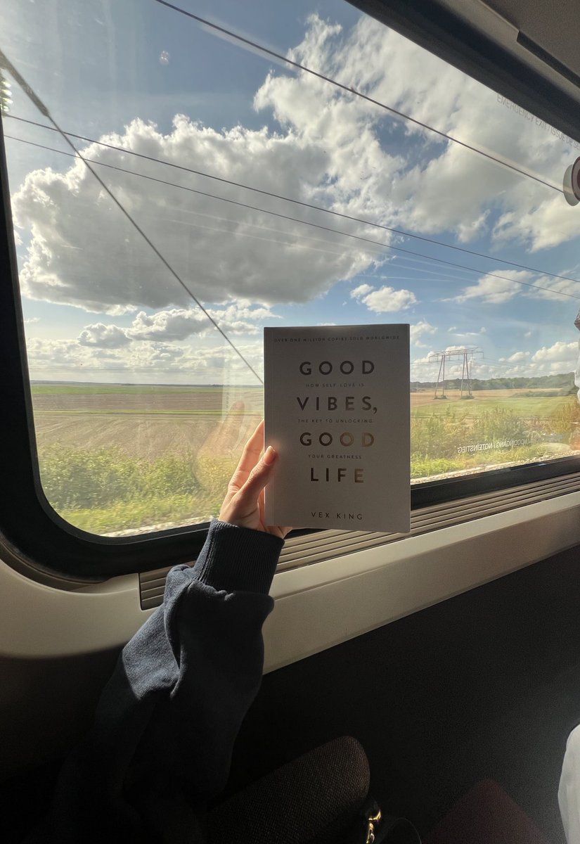 Rahafkhalidd's tweet photo. We staked out on a mission
To find our inner peace
Make it everlasting
So nothing's incomplete…☁️🎶 https://t.co/fDGoNE2KMJ